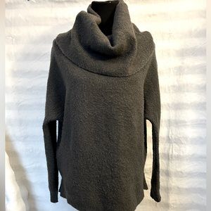 Romeo + Juliet Couture Cowl Neck Oversized Heather Gray Sweater Size M so soft